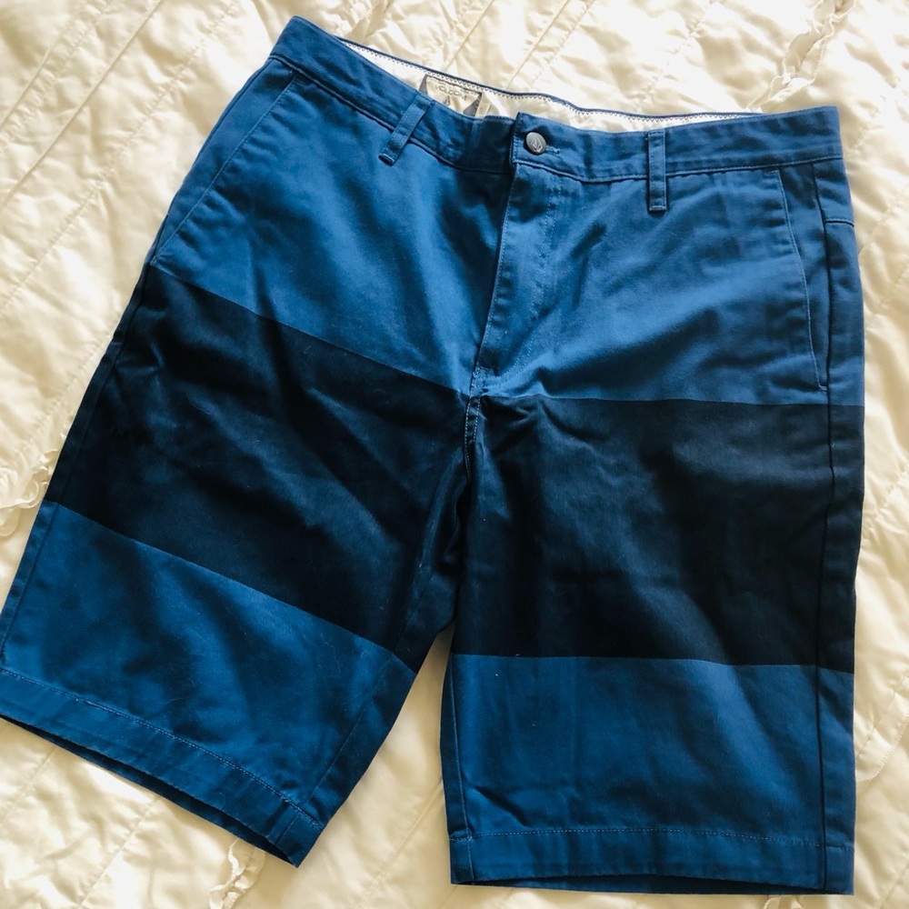 VOLCOM two tone blue shorts flat front 33